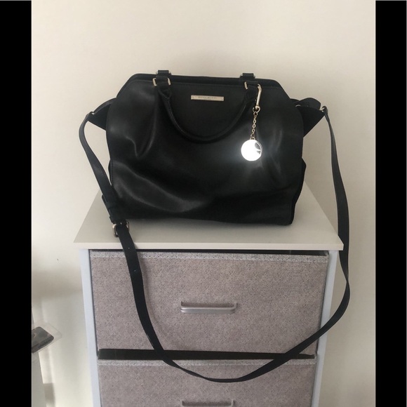 🌟Make An Offer🌟Almost New Black Donna Karen Crossbody Purse - Picture 1 of 8